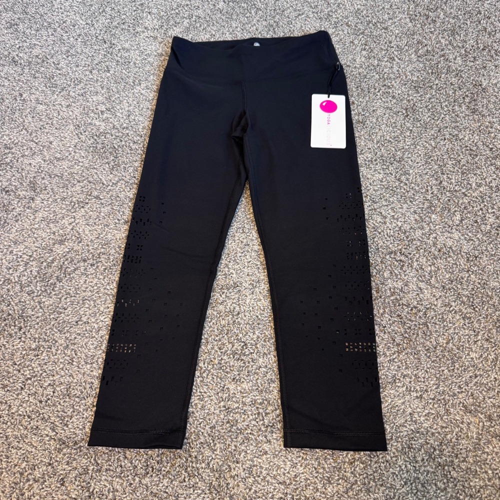 NWT Yogalicious Laser Cut Black Cropped Leggings w/ Slip Pocket Women's Sz Small